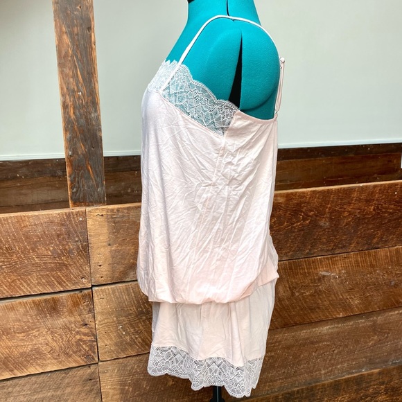 Hanro Noelia Intimate Sleep Shorts and Chemise Set - Picture 3 of 16